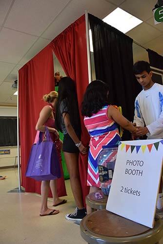 Pravin performing at an elementary school